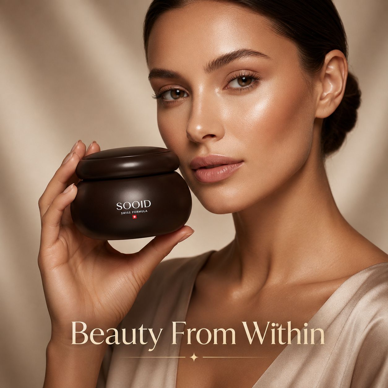 Woman holding a SOOID Swiss Formula jar